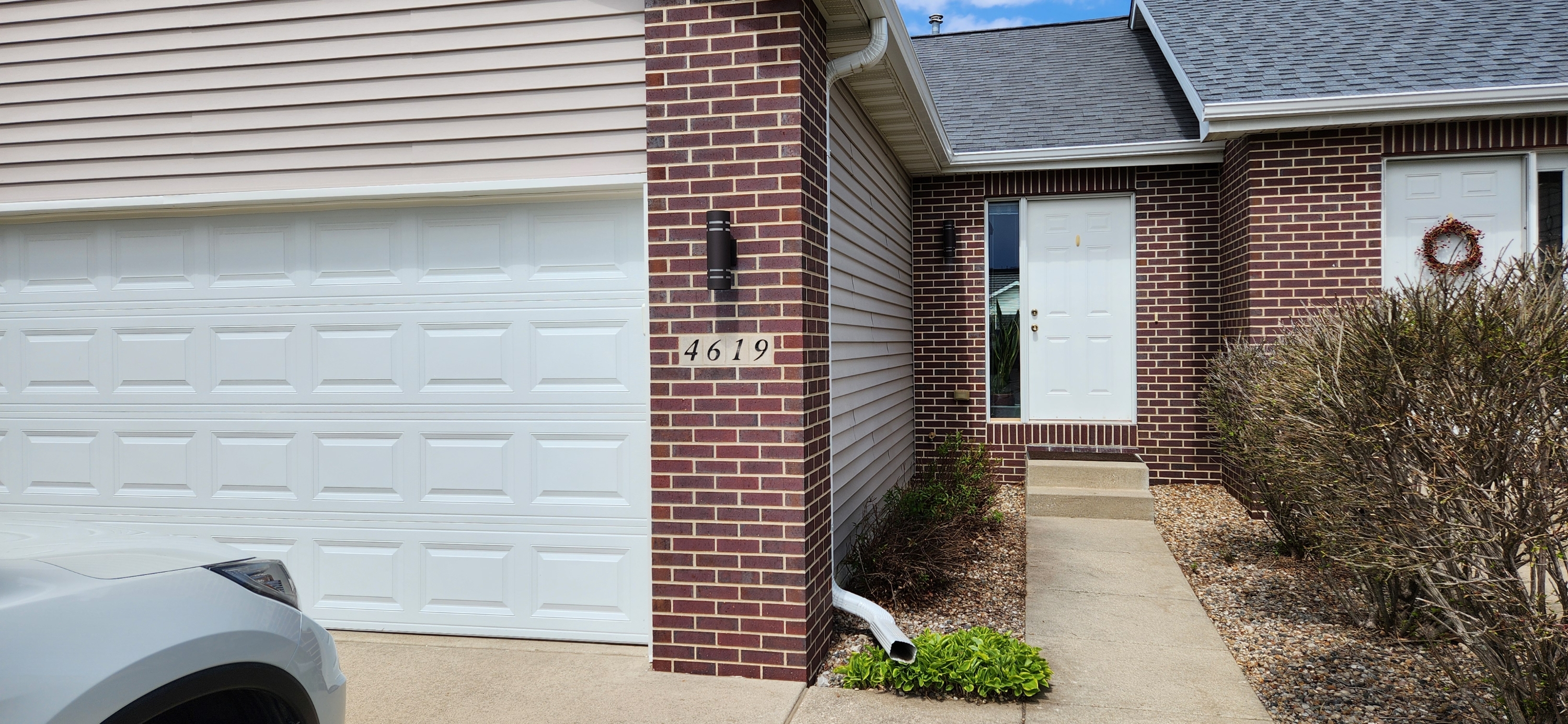 4619 Twain Street - 1